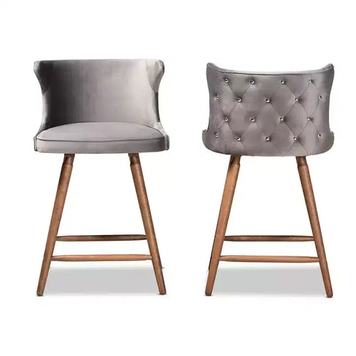 Lot de 2 tabourets de bar Sagira de hauteur comptoir, en velours et bois – Baxton Studio