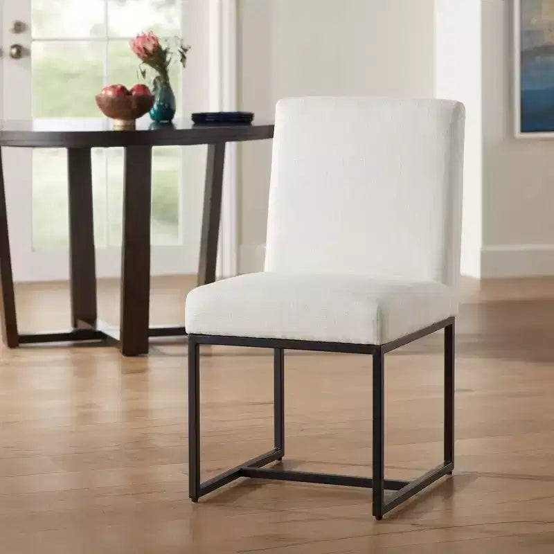 Chaise de salle à manger 55 Downing Street Myles en tissu blanc cassé et métal noir