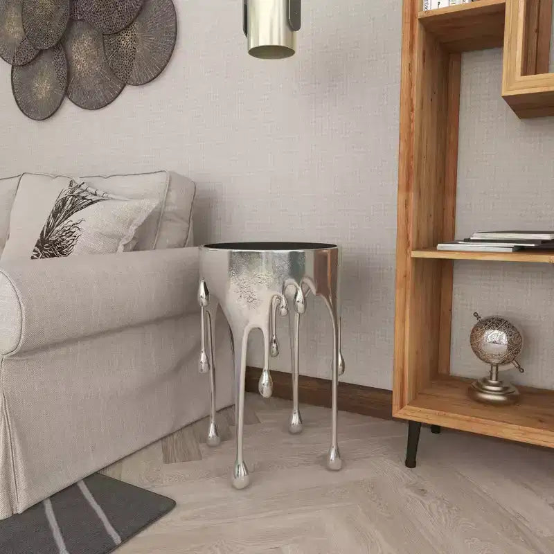 Table d'appoint contemporaine en aluminium fondu - Olivia & May