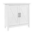 Meuble de rangement à 2 portes de style ferme avec motifs en X et étagère réglable – Gris Cape Cod / Gris délavé / Chêne blanc pur, pour 1 personne