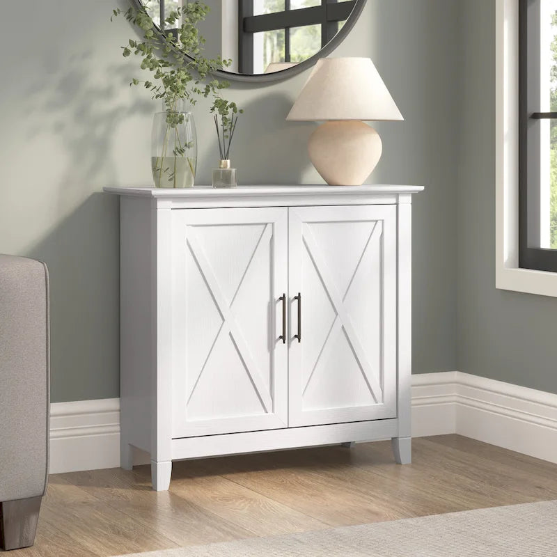 Meuble de rangement à 2 portes de style ferme avec motifs en X et étagère réglable – Gris Cape Cod / Gris délavé / Chêne blanc pur, pour 1 personne