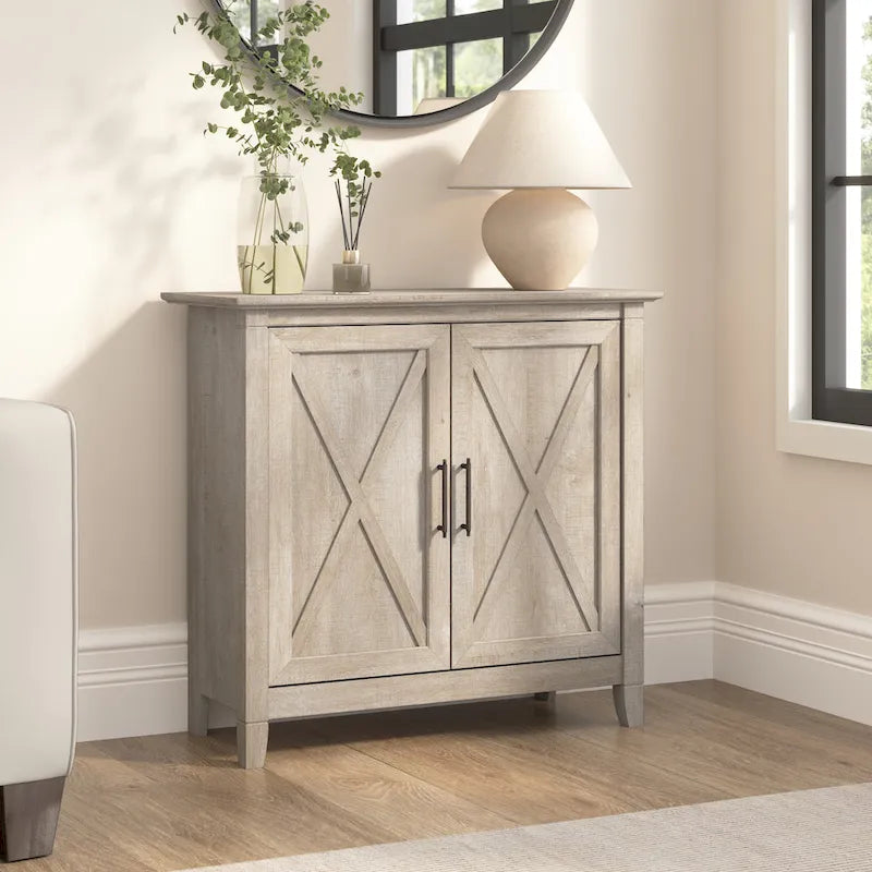 Meuble de rangement à 2 portes de style ferme avec motifs en X et étagère réglable – Gris Cape Cod / Gris délavé / Chêne blanc pur, pour 1 personne