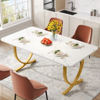 Table à manger rectangulaire 160 cm avec plateau aspect marbre et pieds en métal doré – Blanc et or, pour 4 à 6 personnes