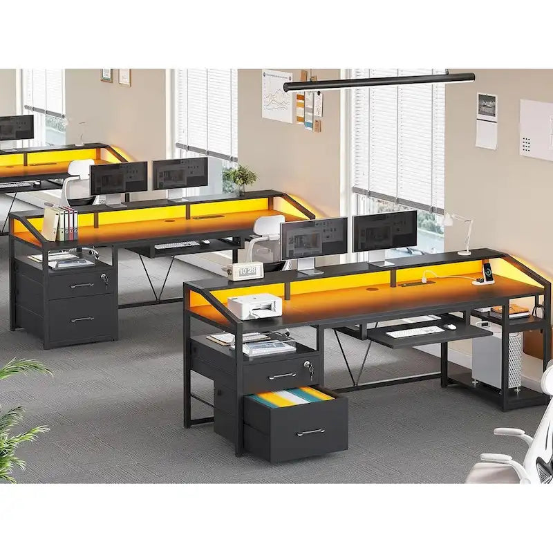 Bureau d'ordinateur d'angle 160 cm (63 po) avec lumières DEL, prise de courant, tiroir classeur et tablette pour clavier – Pour une personne – Brun/Gris/Noir