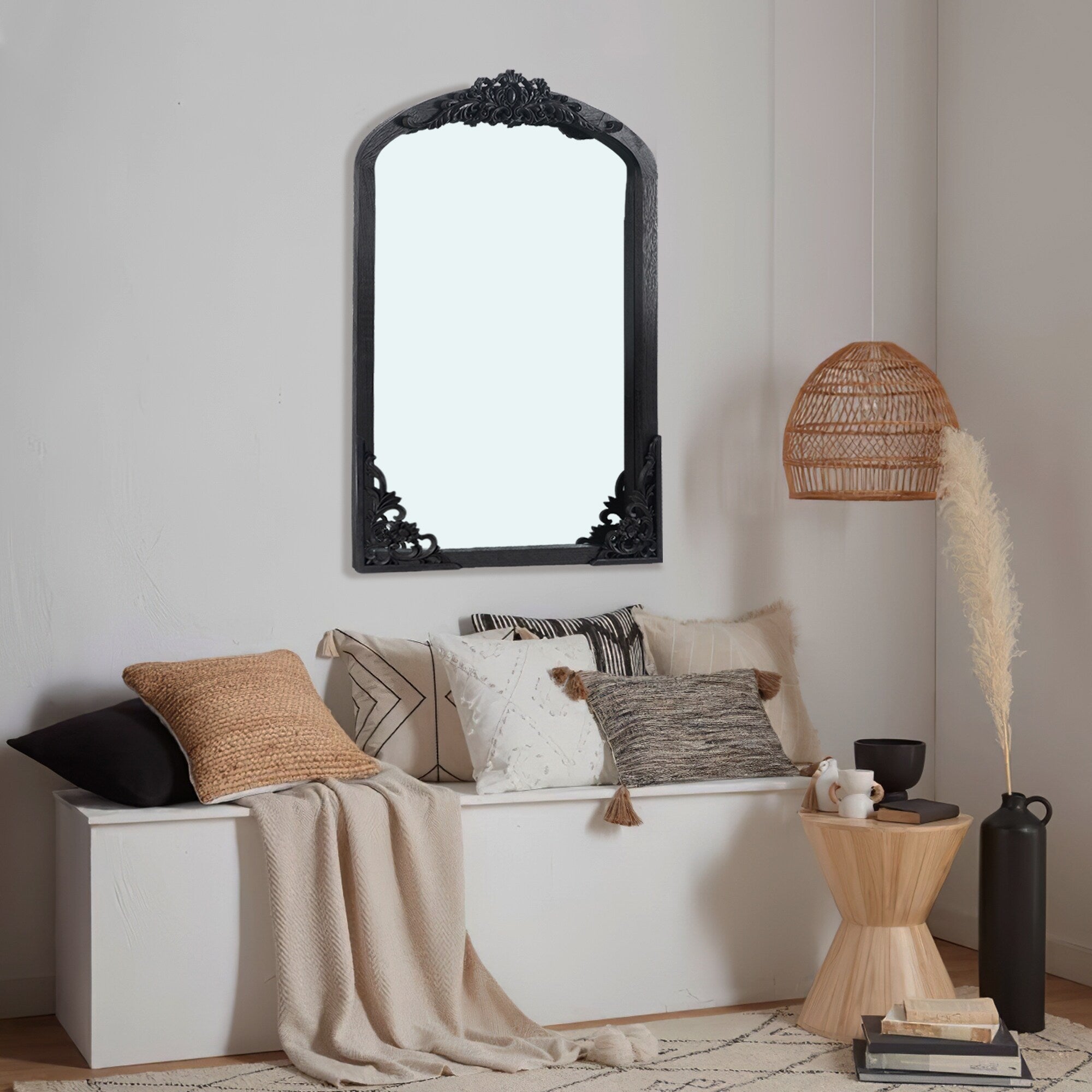 Miroir sur pied en bois massif sculpté en plein cintre