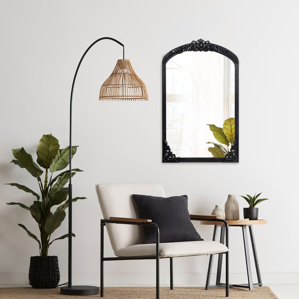 Miroir sur pied en bois massif sculpté en plein cintre