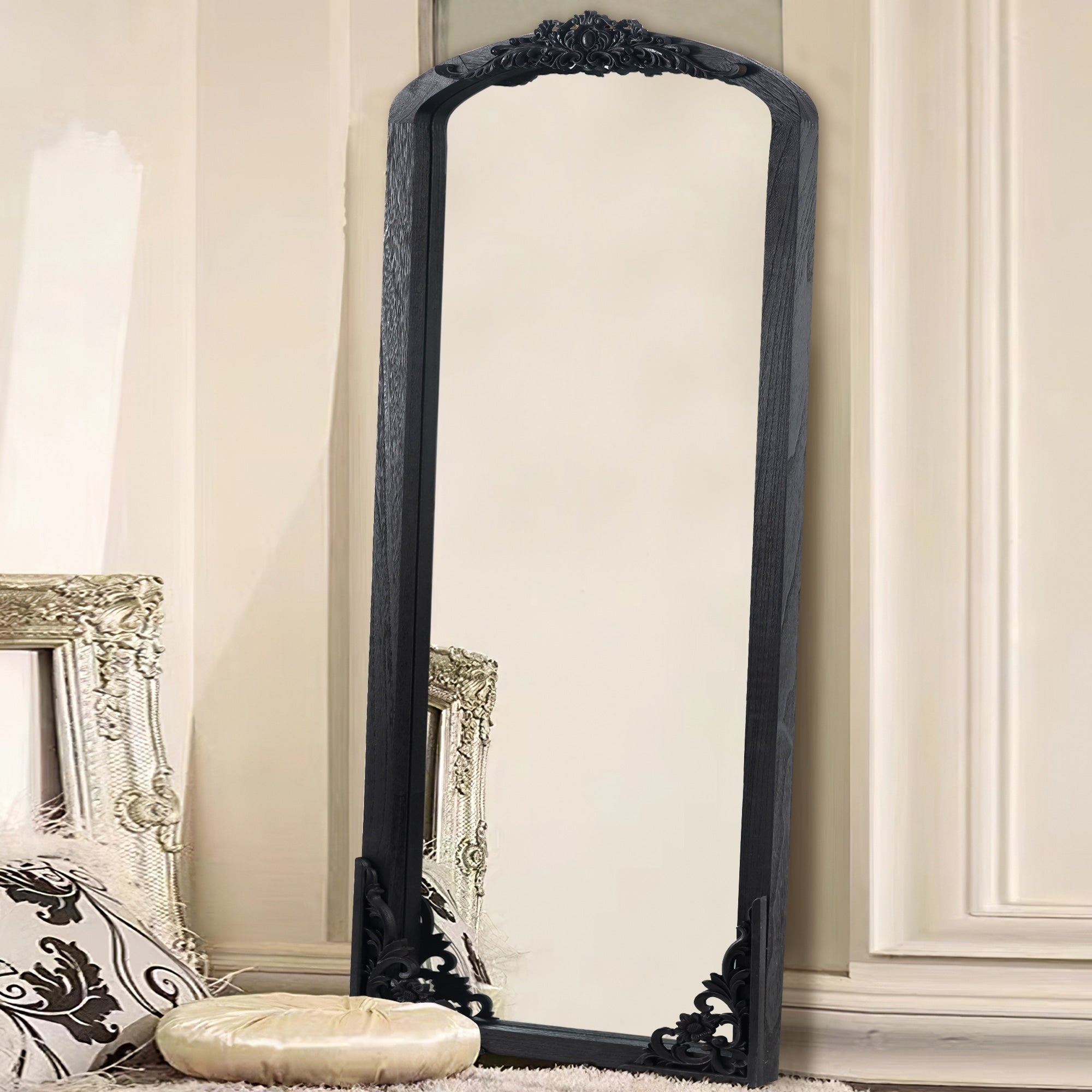 Miroir sur pied en bois massif sculpté en plein cintre