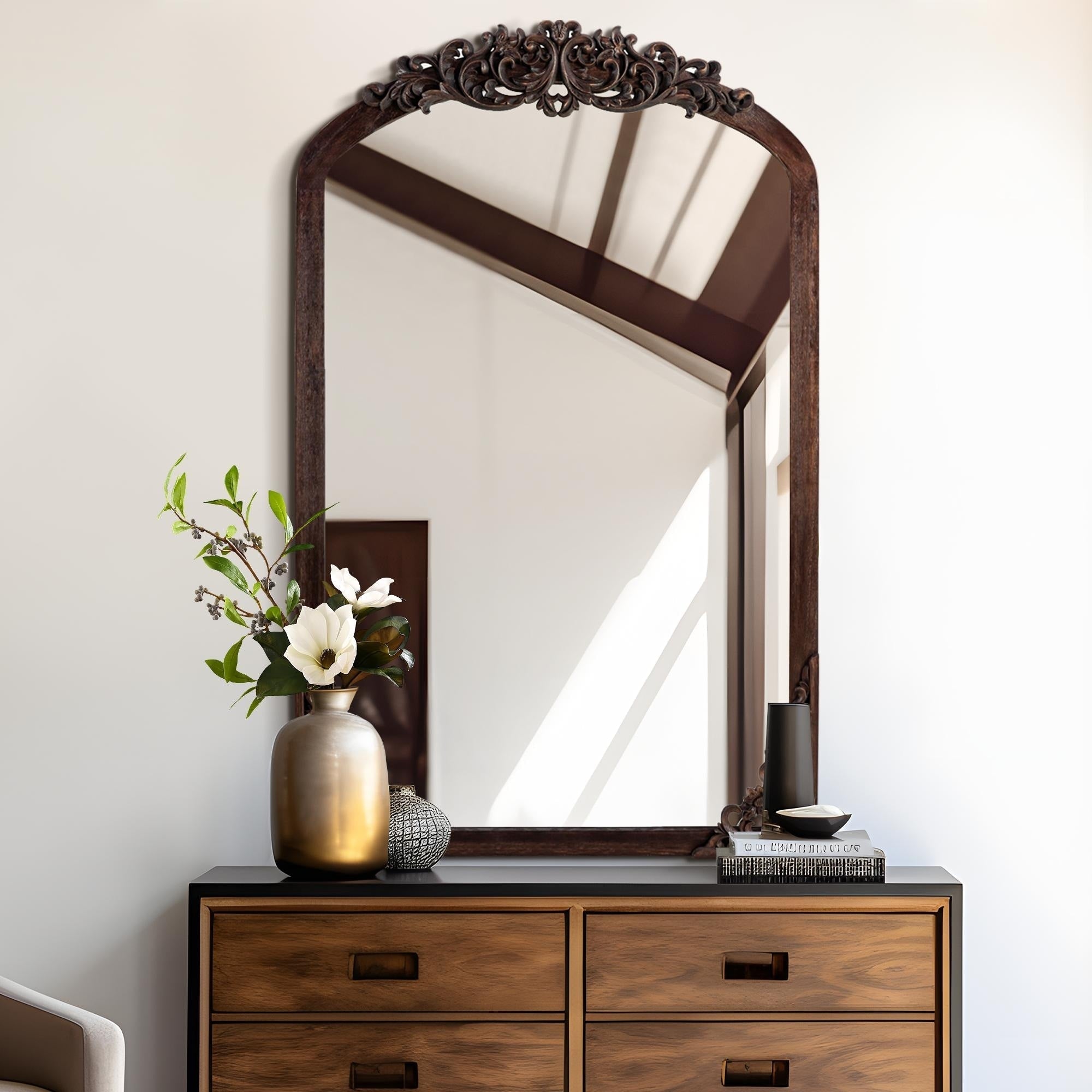 Miroir sur pied en bois massif sculpté en plein cintre