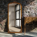 Miroir sur pied en bois massif sculpté en plein cintre