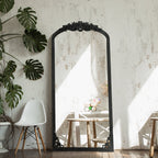 Miroir sur pied en bois massif sculpté en plein cintre