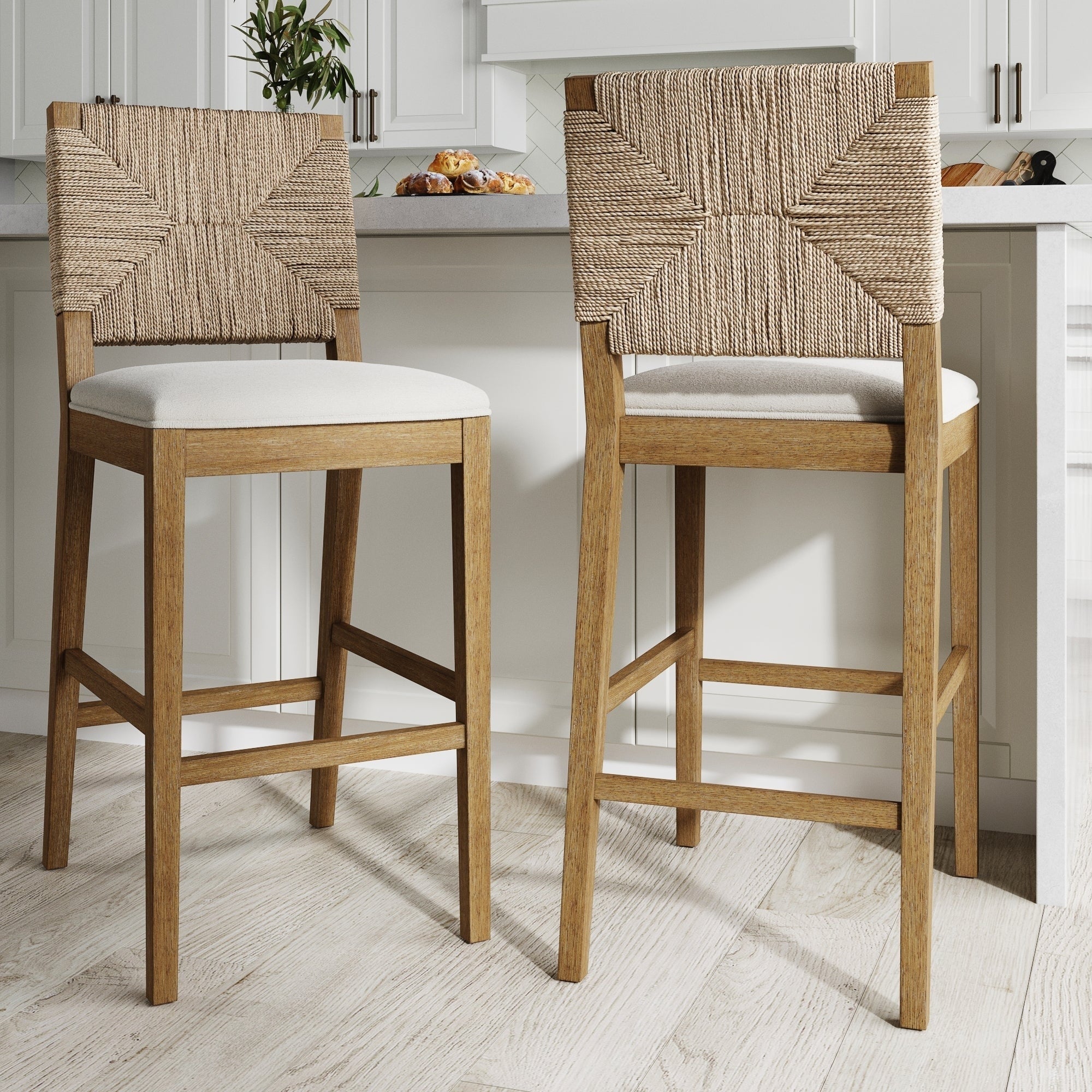 Tabouret de bar Beacon Bohemian Boucle, Chaise de comptoir rembourrée avec structure en bois massif et dossier en jonc de mer tressé